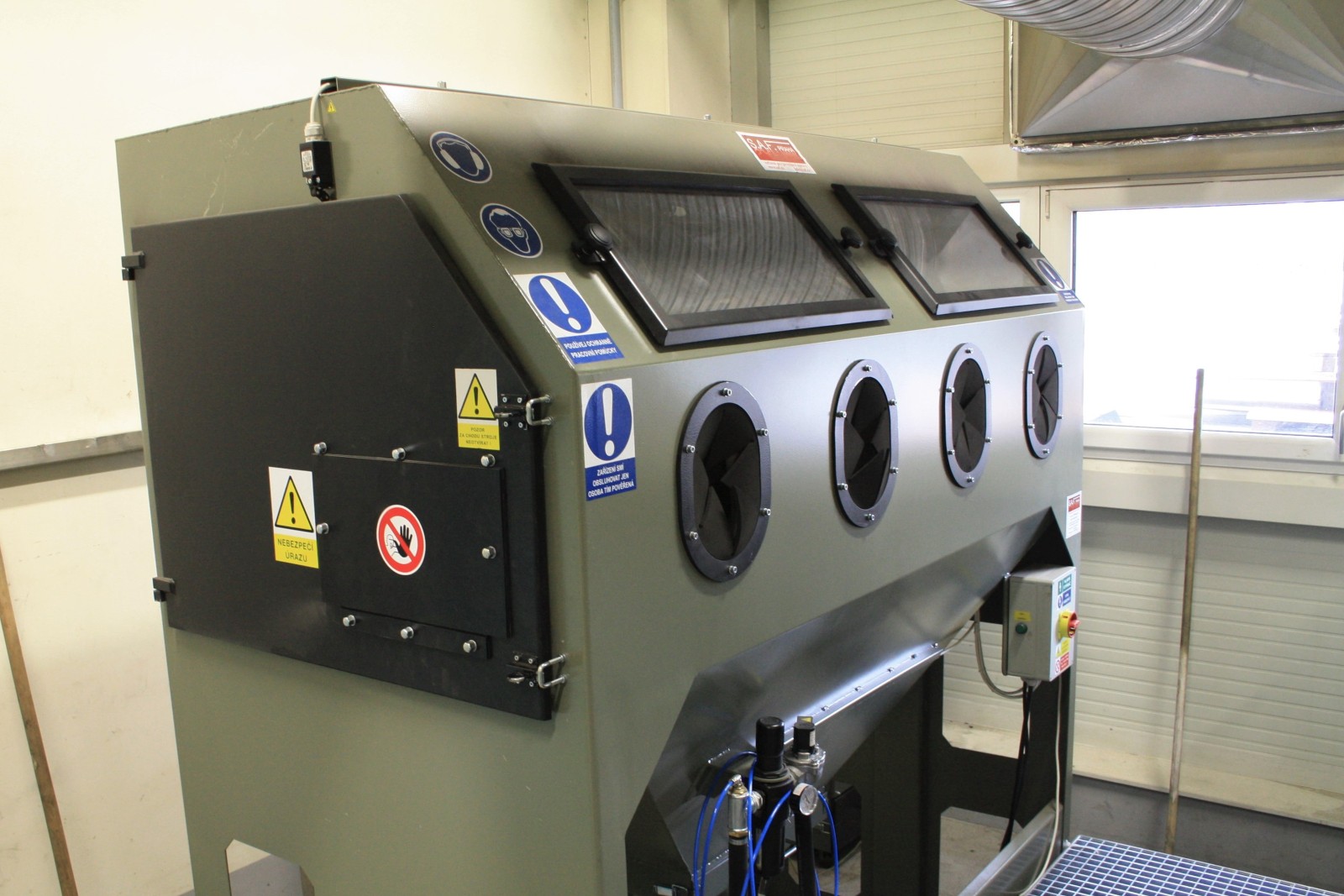 Moderní výrobní zázemí bazénů IMAGINOX