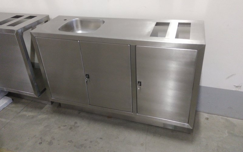 Nerezové kuchyňské skříňky s dřezem